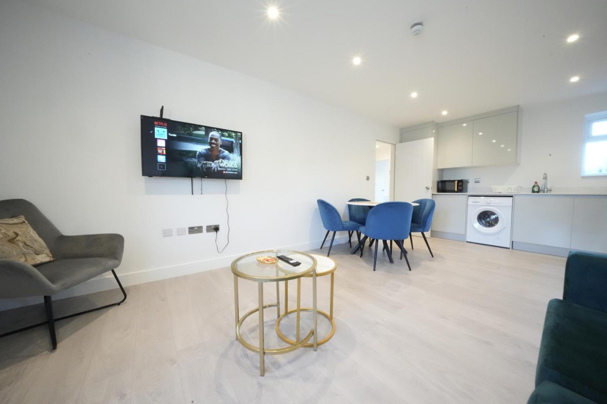 10 Min Drive To Airport - Free Parking - 15 Min Bus Ride - Ev Charge Available Apartment Stanwell ภายนอก รูปภาพ